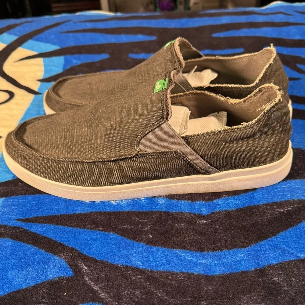SANUK “PICK POCKET” SLIP ON SIZE 10 *like new